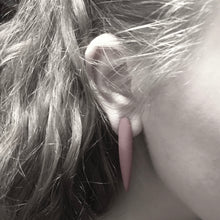 Load image into Gallery viewer, Lillad tilgakujulised kõrvarõngad