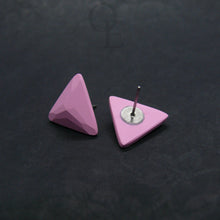 Load image into Gallery viewer, Roosad kolmnurksed kõrvarõngad