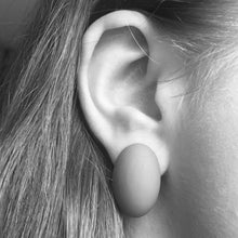 Load image into Gallery viewer, Keskmised türkiissinised ovaalsed kõrvarõngad