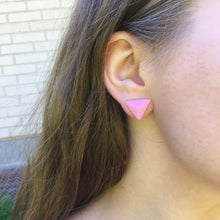 Load image into Gallery viewer, Roosad kolmnurksed kõrvarõngad