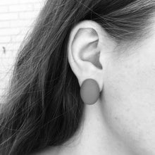 Load image into Gallery viewer, Väikesed sorbetilillad ovaalsed kõrvarõngad