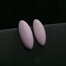 Load image into Gallery viewer, Heleroosad piklikud ovaalsed kõrvarõngad - Oma Ehe