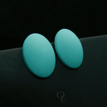 Load image into Gallery viewer, Väikesed türkiissinised ovaalsed kõrvarõngad - Oma Ehe