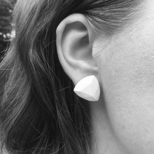 Load image into Gallery viewer, Mündirohelised tahulised kolmnurksed kõrvarõngad